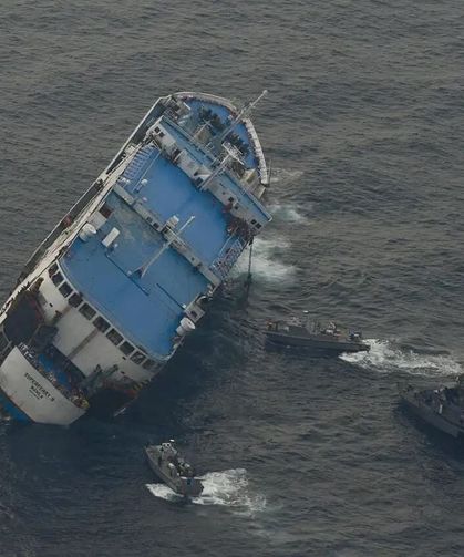 Girne açıklarında yolcu gemisi battı!