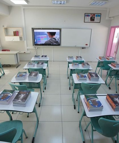 Ücretsiz ders kitapları, sıralardaki yerini almaya başladı