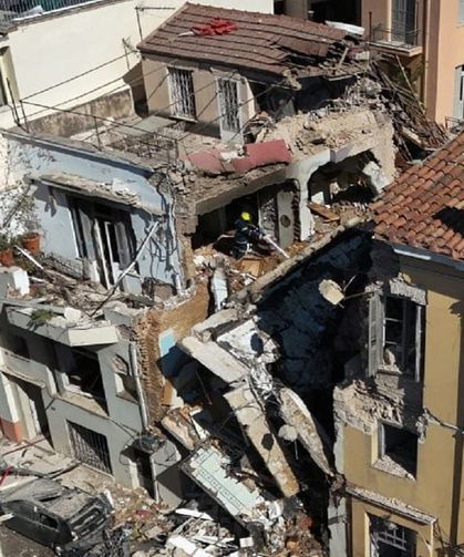Atina’da patlama sonrası bina çöktü: 4 kişi hayatını kaybetti, 2 kişi aranıyor