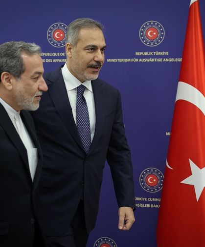 Dışişleri Bakanı Fidan, İranlı mevkidaşı Arakçi ile bir telefon görüşmesi gerçekletirdi