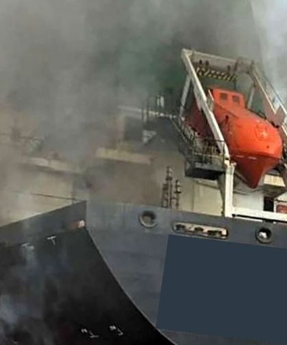 Hürmüz Boğazı’nda kargo gemisine mühimmat isabet etti