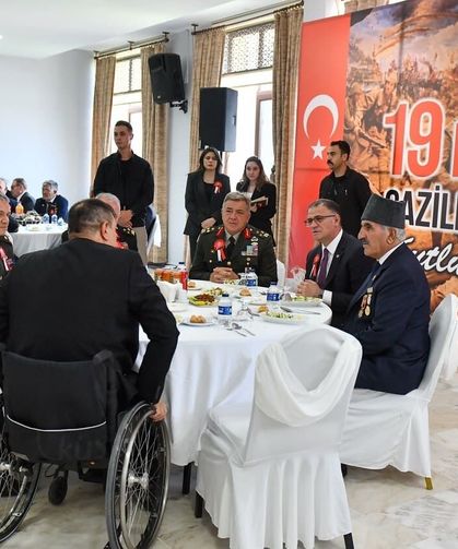 Van’da gaziler onuruna yemek verildi