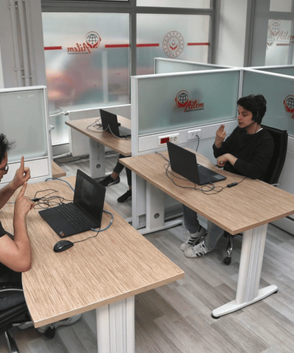 AİLEM Engelsiz İletişim Merkezi’nden 335 bin çağrıya destek