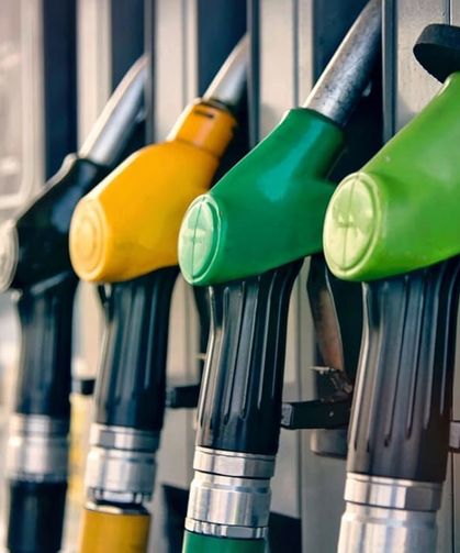 Akaryakıta çifte değişim! Motorine 6,39 TL zam, benzine indirim