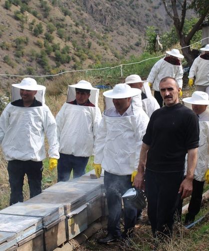Çatak’ta bal hasadı yapıldı