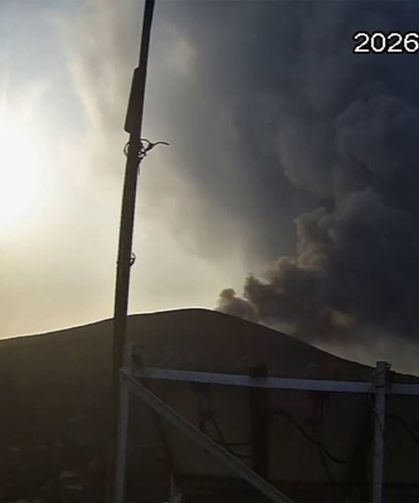 Endonezya’da Anak Krakatau yanardağı hareketlendi