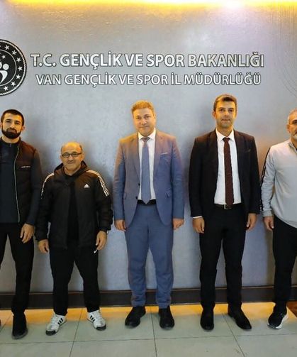 Milli Takım Antrenörü Necmettin Yılmaz’dan Müdür Tosun’a ziyaret