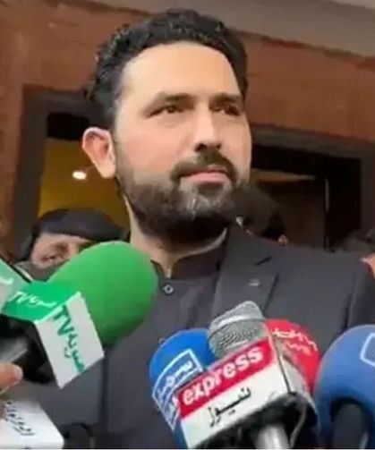 Pakistan’da siyasi kriz derinleşiyor: Eyalet başbakanı gözaltında