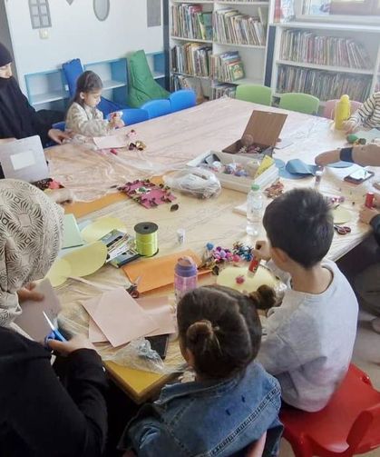 Van’da minik öğrenciler annelerinin sesinden masal dinledi