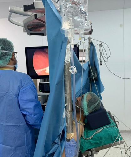 Van’da riskli ameliyat hasta uyutulmadan gerçekleştirildi!