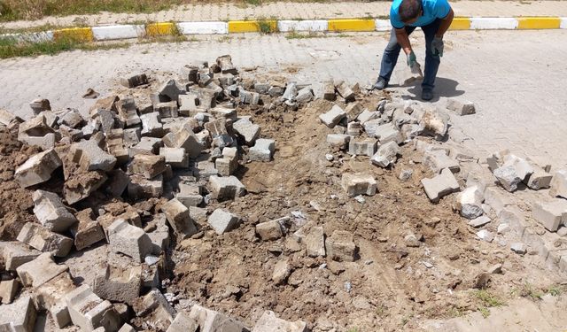  Erciş Belediyesi, Yol Bakım ve Onarım çalışmalarına devam ediyor.