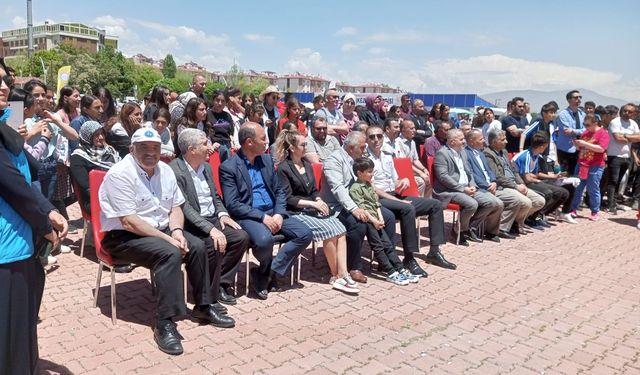 Erciş Gençlik Merkezi'nden Karne Festivaline Coşkulu Katılım