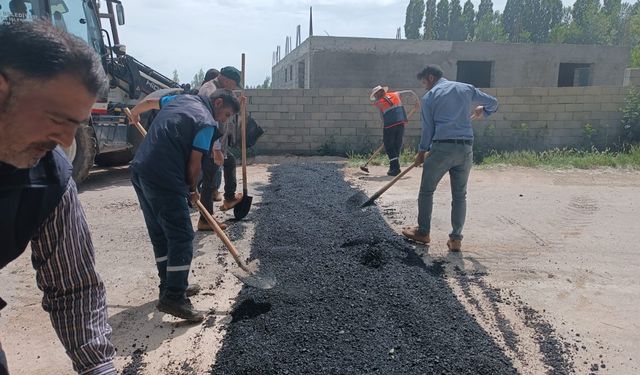 Erciş'te Asfalt Yama Çalışmaları Sürüyor