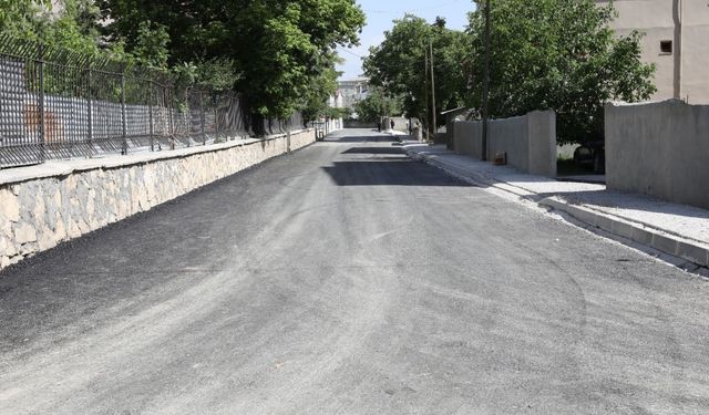  İpekyolu’nda asfalt çalışmaları devam ediyor