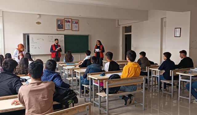 Lise Öğrencilerine 'Gençlik Kampları' Tanıtımı