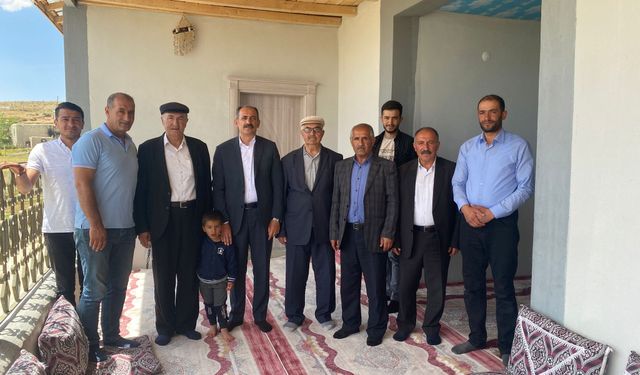 Gürpınar Belediye Başkanı,Kalp Krizi Sonrası Taburcu Edilen Muhtar Gürkan'ı Ziyaret Etti
