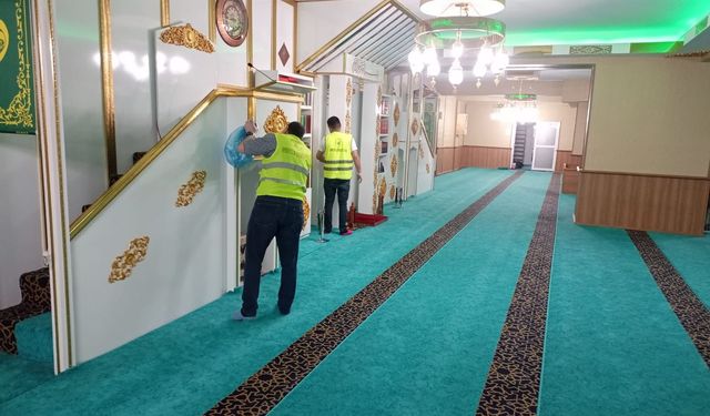İpekyolu Belediyesi’nden Cami temizliği