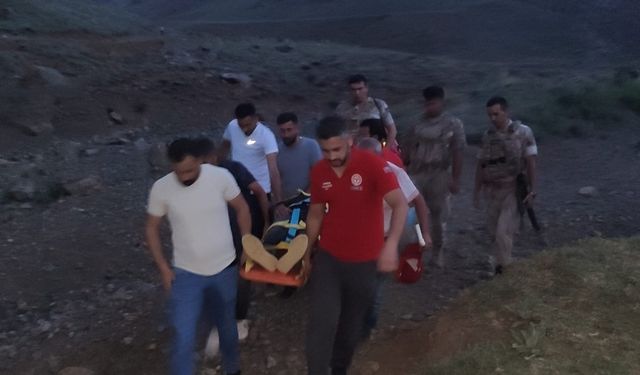 Erek Dağında kayalıklardan düşerek yaralanan kişi  ekiplerce kurtarıldı