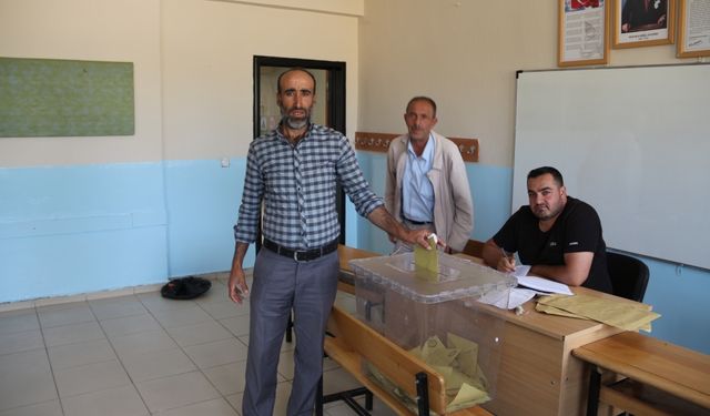 Bitlis'te bir köyün mahalle olması için halk oylaması yapıldı