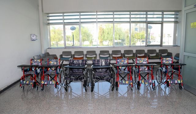 Van’da engellilere tekerlekli sandalye hediye edildi