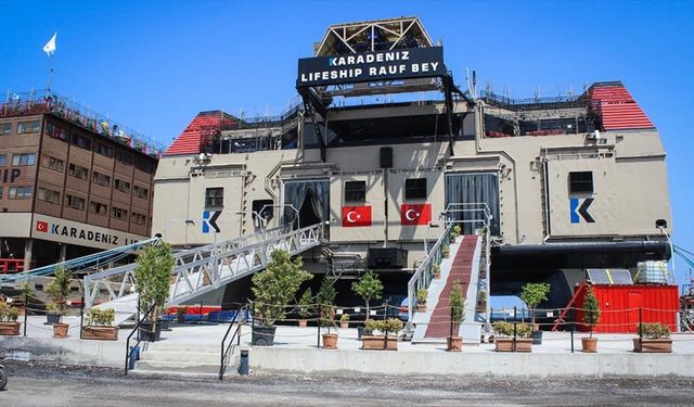 "Yüzen okul"da YKS'ye hazırlandılar  üniversiteye yerleştiler
