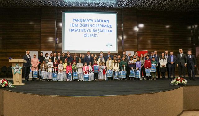 Van'da kitap okuma yarışmasının kazananları ödüllerini aldı