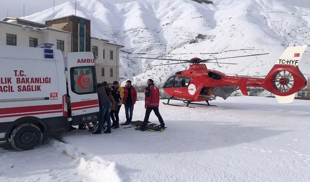 Bahçesaray yolu kapalı olunca yaralı kadın için ambulans helikopter havalandı