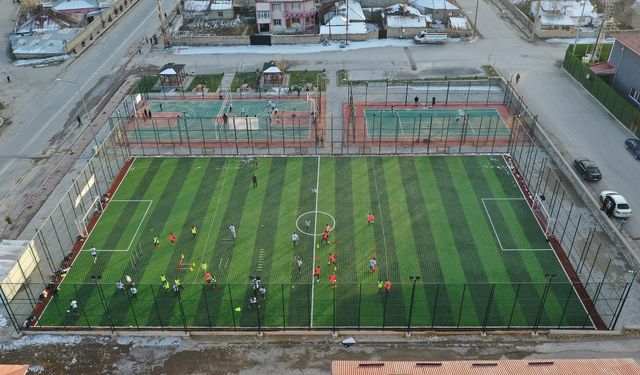 Muradiye'de 2 yeni spor tesisi açıldı