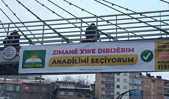 HÜDA PAR Bitlis İl Başkanlığı "Anadilimi Seçiyorum" pankartları astı