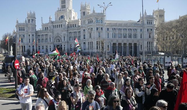 İspanya'da "Gazze'deki Katliamın bitmesi" yürüyüşü