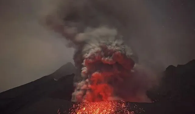 Sakurajima Yanardağı'nda patlama