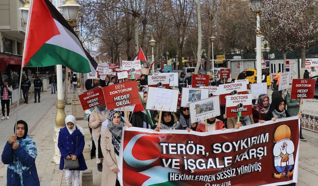 Malatya'da sağlık çalışanlarından Gazze için sessiz yürüyüş