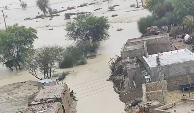İran'da şiddetli yağışlar sele yol açtı: 10 ölü 