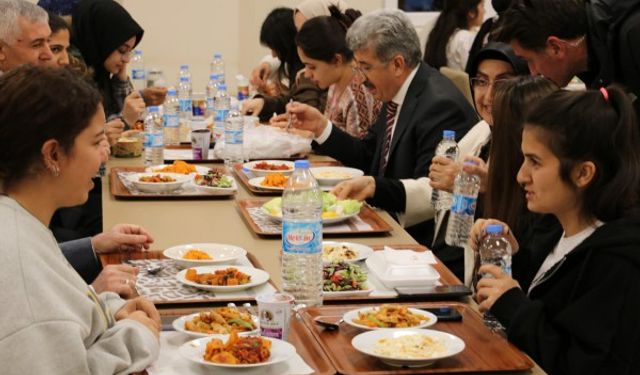 Van'da gençler, iftarda buluştu