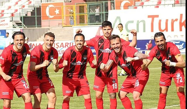 Vanspor'un şampiyonluk umudu son haftaya kaldı!