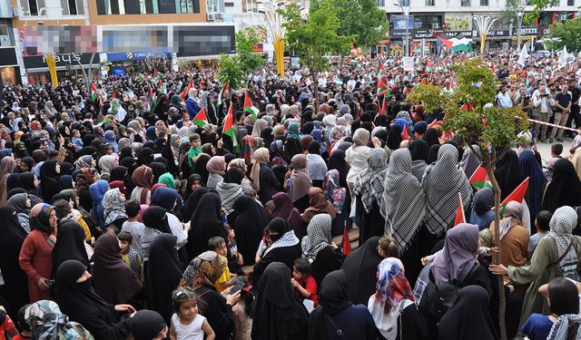 Batman'da binlerce vatandaş, Refah saldırısını protesto etti