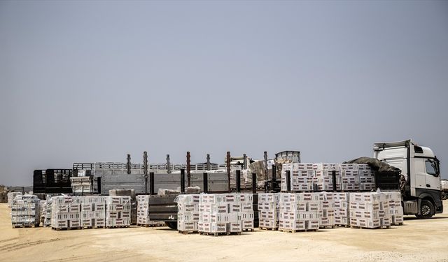 Gazze'nin kuzeyine giren yardım tırları görüntülendi