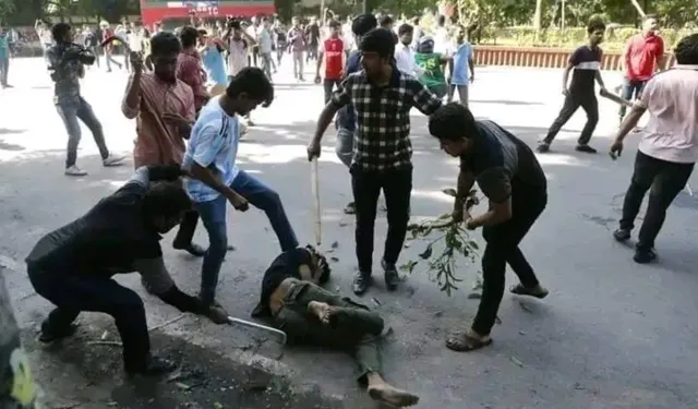 Bangladeş'te öğrenciler çatıştı, en az 100 kişi yaralandı