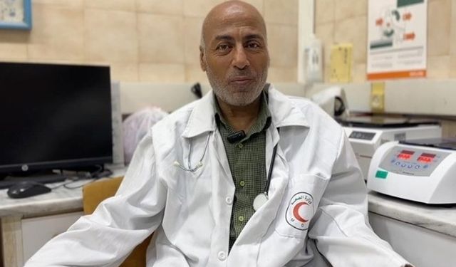 Filistinli doktor, yurt dışından gelen iş tekliflerine rağmen Gazze'de hizmet vermeyi seçti