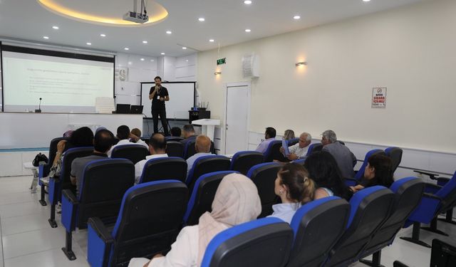 İpekyolu'ndaki muhtarlara bağımlılıkla mücadele semineri verildi