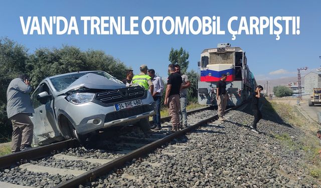 Van'da trenle otomobil çarpıştı!