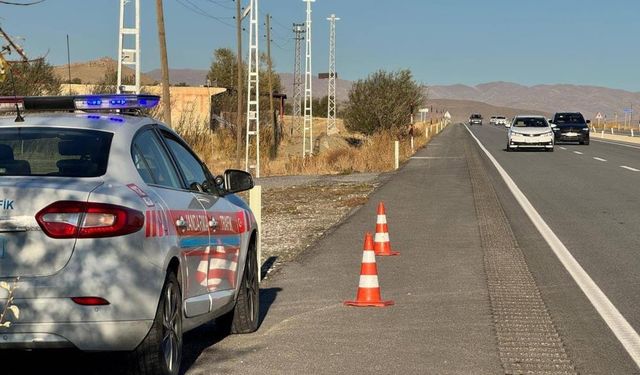 Jandarmadan trafik denetimleri:Van'da Yüzlerce araç trafikten men edildi