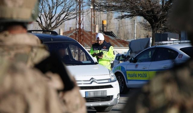 Van’da sürücülere ceza yağdı, 135 araç trafikten men edildi!