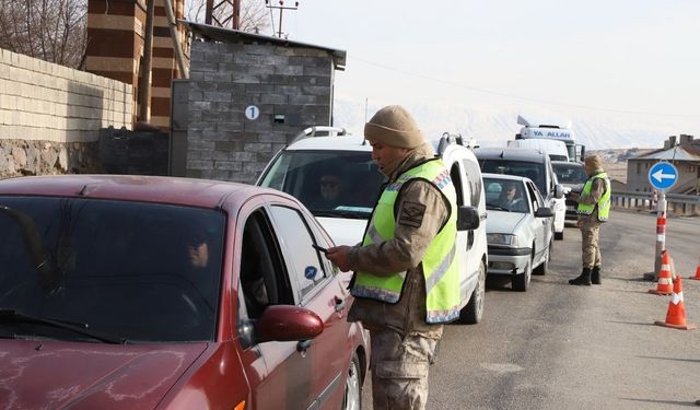 Van'da aranan 10 kişi yakalandı!