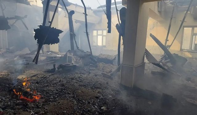 Van’da çıkan yangında cami kullanılamaz hale geldi…