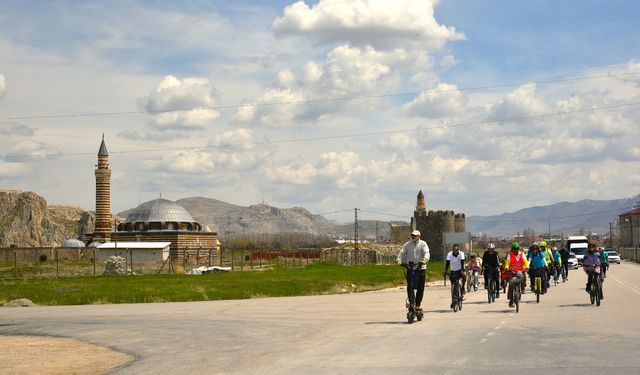 Van’da pedallar kalp sağlığı için döndü