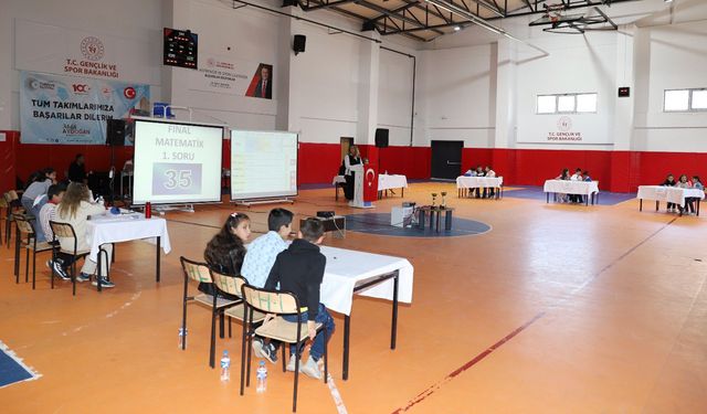 Van’da öğrenciler bilgide yarıştı