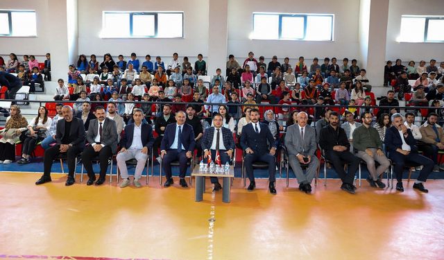 Muradiye’de okullar arası bilgi yarışmasının kazananı belli oldu