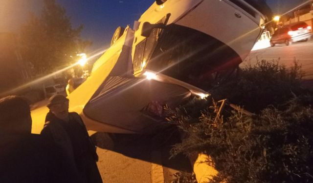 Van’da kontrolden çıkan otomobil takla attı!