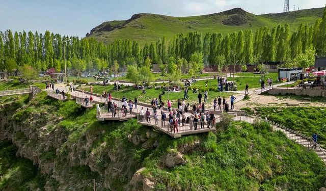 Muradiye Şelalesi’ndeki iş yeri kiraya verilecek